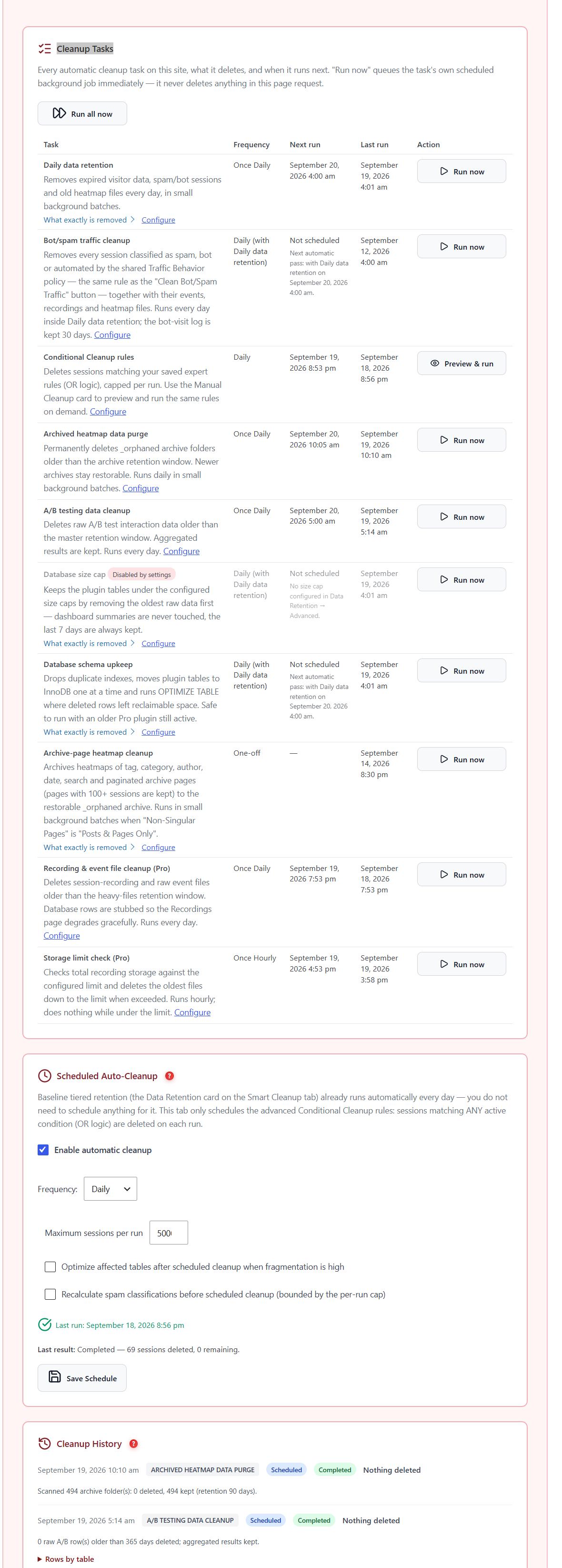 Tableau des tâches de nettoyage d&rsquo;Opti-Behavior listant rétention quotidienne, nettoyage du trafic bot et spam, règles conditionnelles, purge des cartes archivées, nettoyage des données A/B, plafond de taille et entretien du schéma avec fréquence, prochaine et dernière exécution, nettoyage Pro des fichiers d&rsquo;enregistrement et contrôle de limite, auto-nettoyage planifié et historique